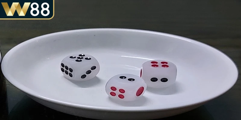 Cách chơi xí ngầu luôn tạo sức hút nhờ nhịp gieo nhanh